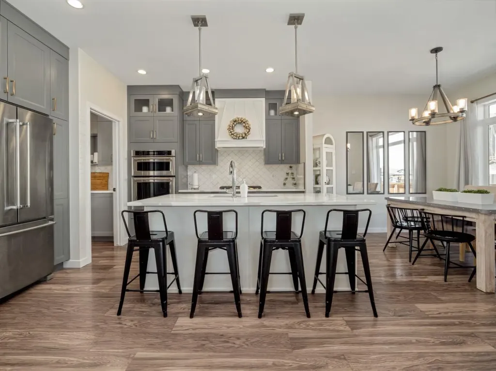 653 Aquitania Boulevard W Lethbridge AB T1J 5N4