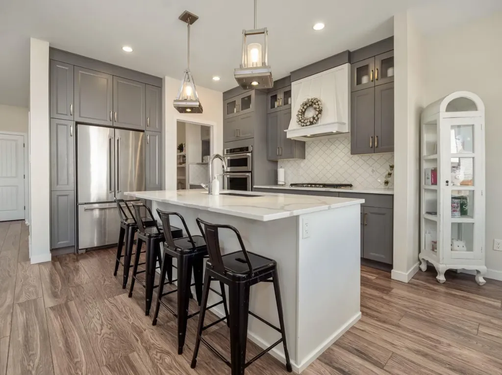 653 Aquitania Boulevard W Lethbridge AB T1J 5N4