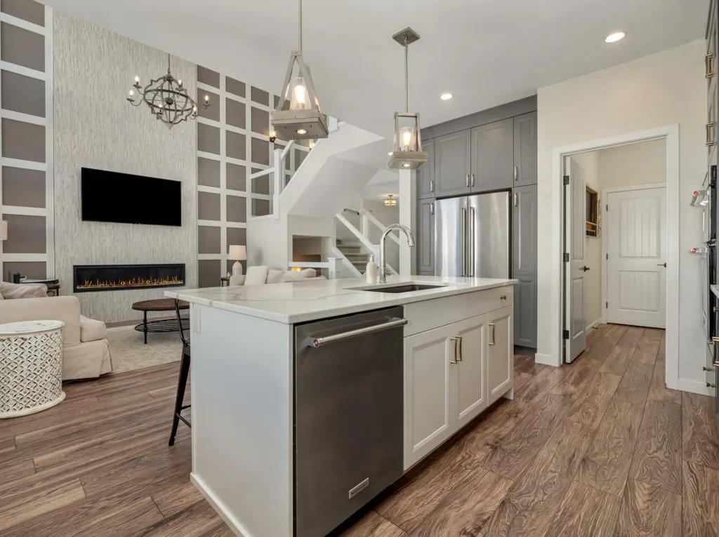 653 Aquitania Boulevard W Lethbridge AB T1J 5N4