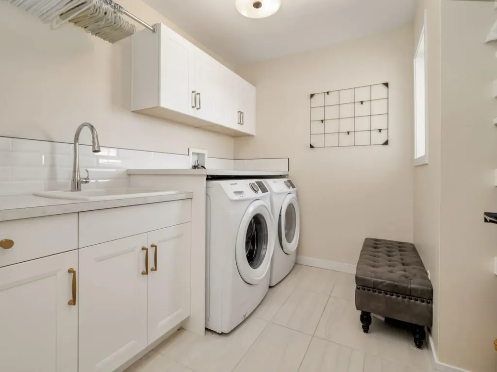 653 Aquitania Boulevard W Lethbridge AB T1J 5N4