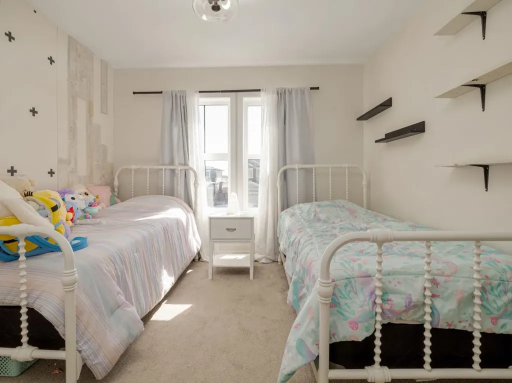 653 Aquitania Boulevard W Lethbridge AB T1J 5N4