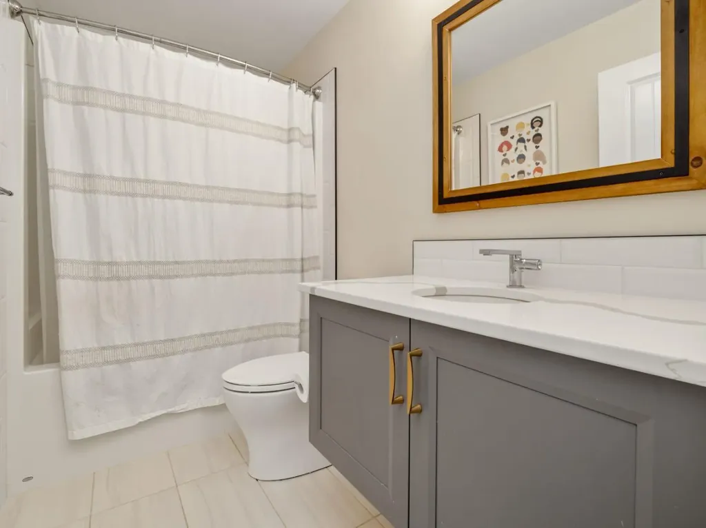 653 Aquitania Boulevard W Lethbridge AB T1J 5N4