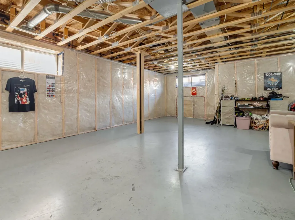 653 Aquitania Boulevard W Lethbridge AB T1J 5N4