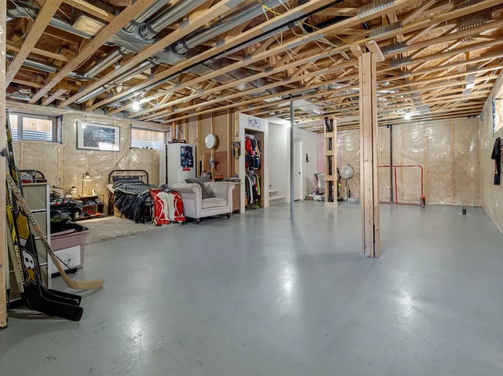 653 Aquitania Boulevard W Lethbridge AB T1J 5N4