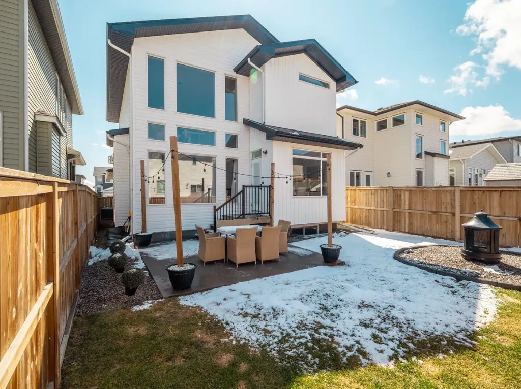 653 Aquitania Boulevard W Lethbridge AB T1J 5N4