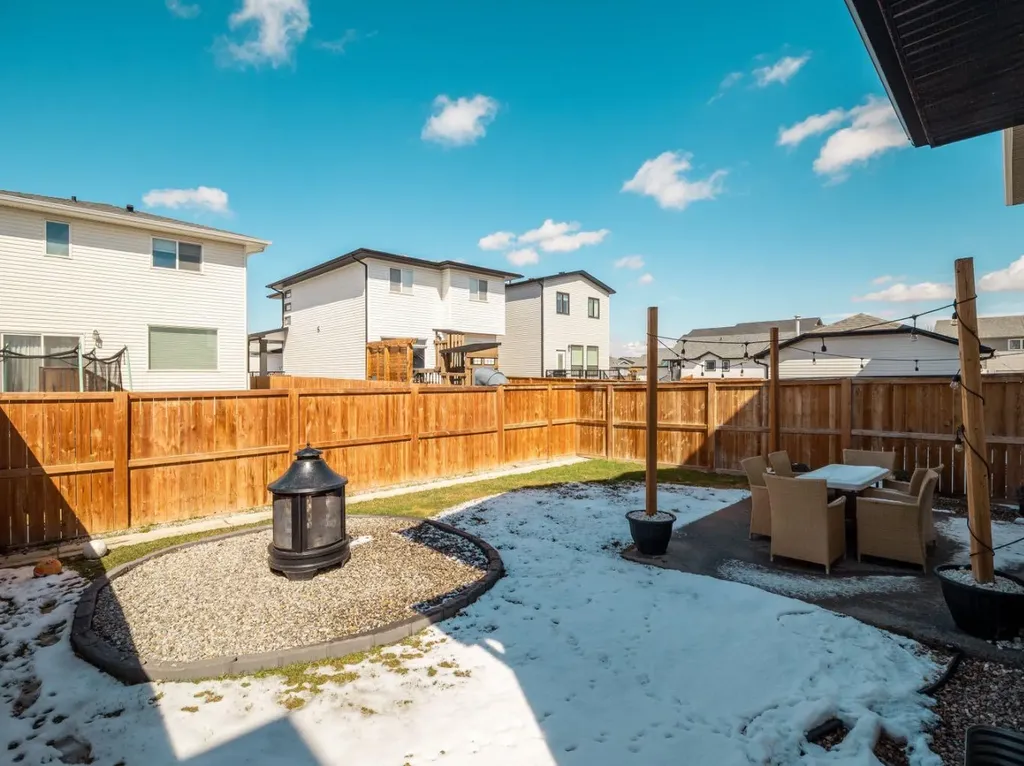 653 Aquitania Boulevard W Lethbridge AB T1J 5N4