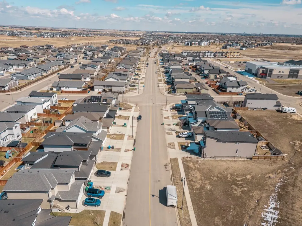 653 Aquitania Boulevard W Lethbridge AB T1J 5N4