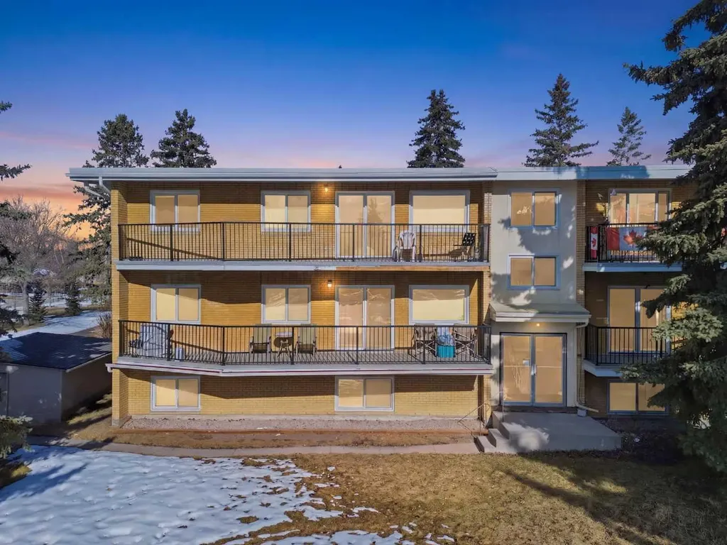 3103 Blakiston Drive NW Calgary AB T2L1L7