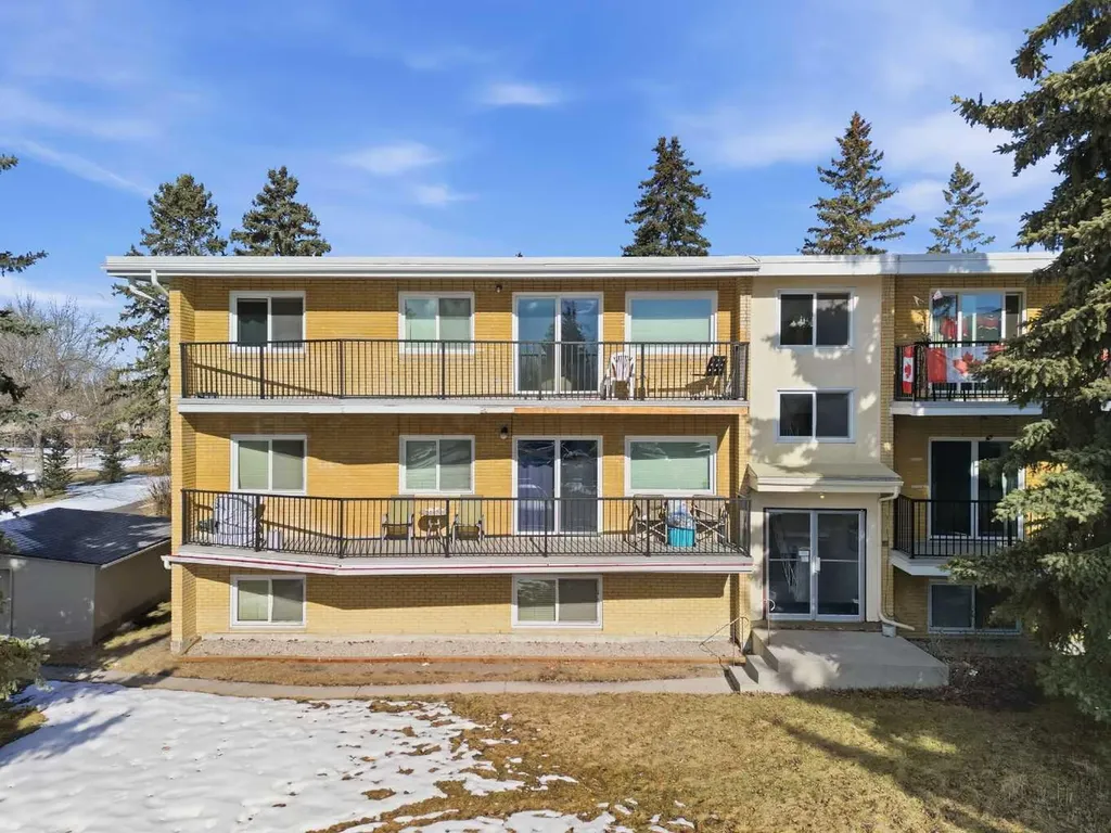 3103 Blakiston Drive NW Calgary AB T2L1L7