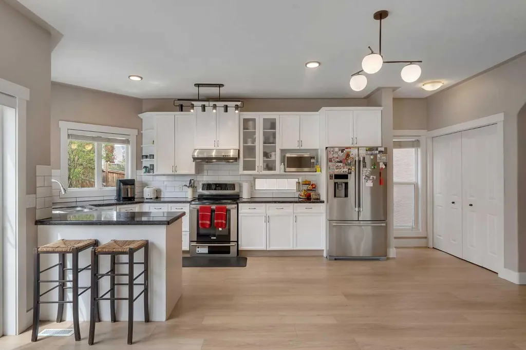 57 Sherwood Terrace NW Calgary AB T3E 1M9
