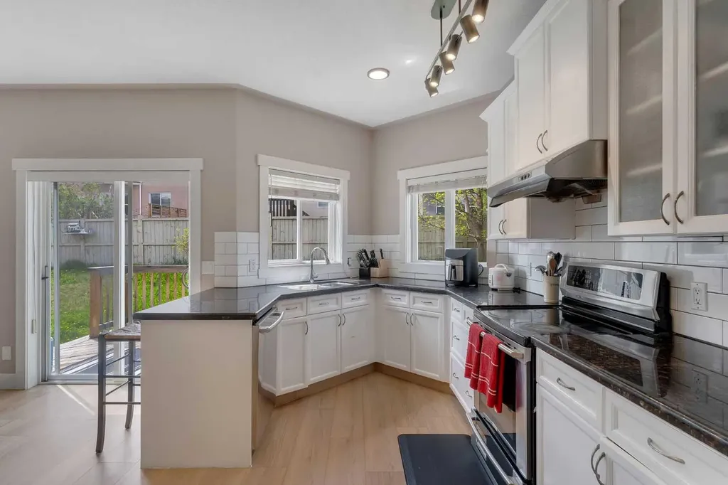 57 Sherwood Terrace NW Calgary AB T3E 1M9