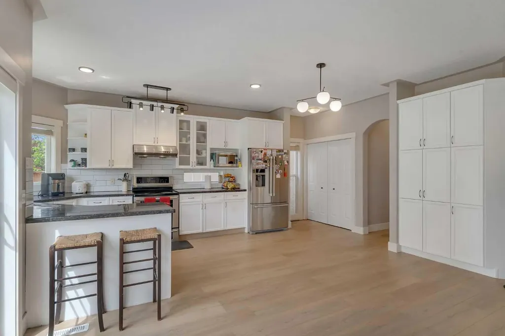 57 Sherwood Terrace NW Calgary AB T3E 1M9