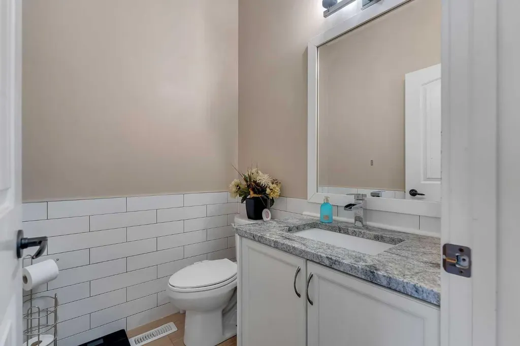 57 Sherwood Terrace NW Calgary AB T3E 1M9
