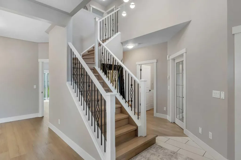57 Sherwood Terrace NW Calgary AB T3E 1M9