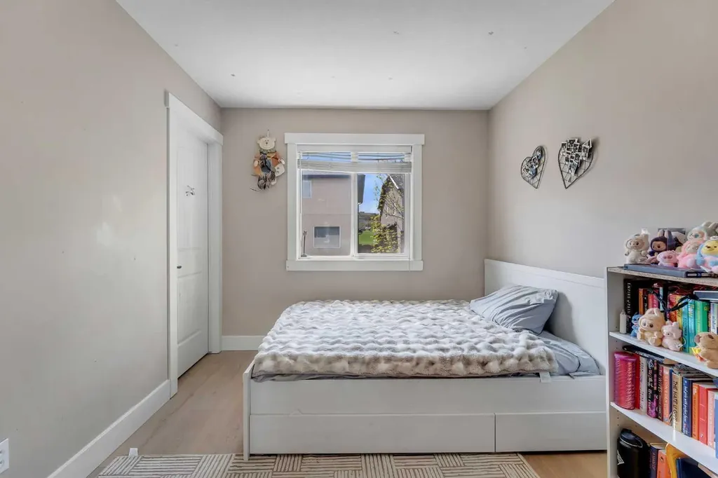 57 Sherwood Terrace NW Calgary AB T3E 1M9