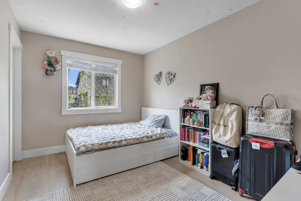 57 Sherwood Terrace NW Calgary AB T3E 1M9