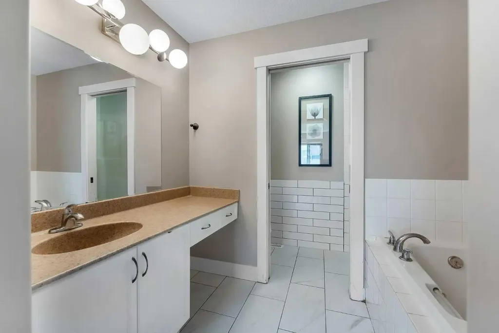 57 Sherwood Terrace NW Calgary AB T3E 1M9