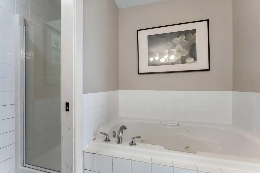 57 Sherwood Terrace NW Calgary AB T3E 1M9