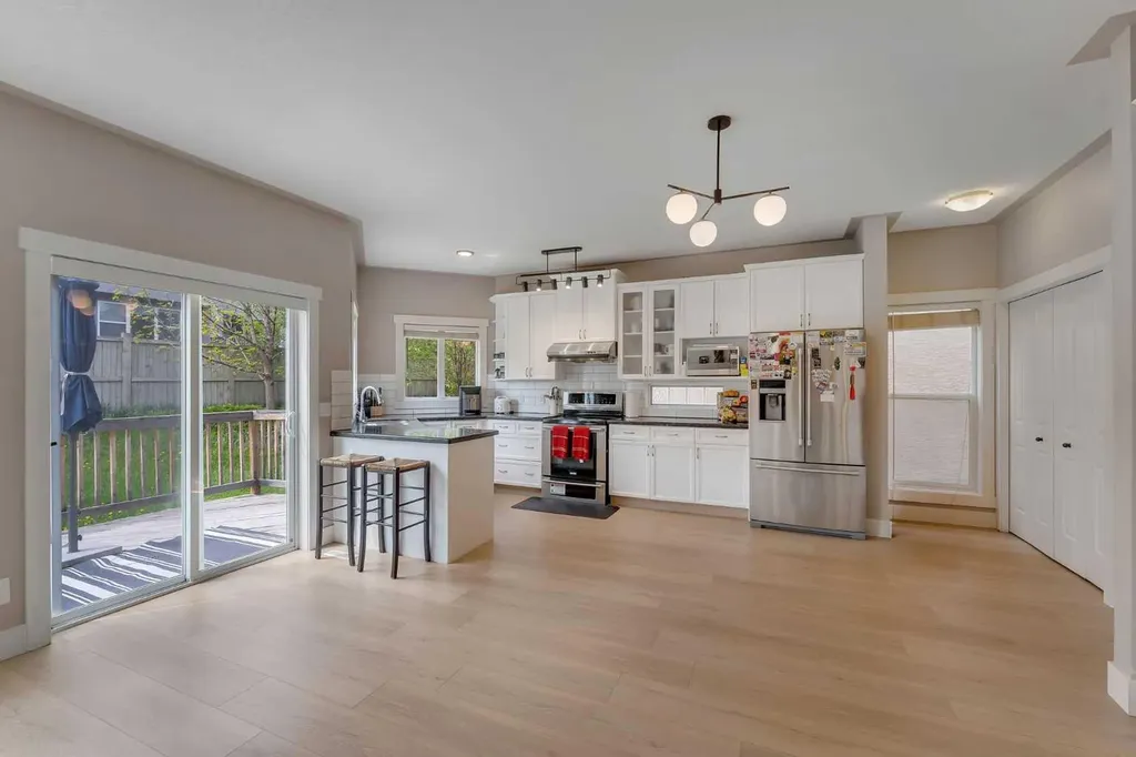 57 Sherwood Terrace NW Calgary AB T3E 1M9