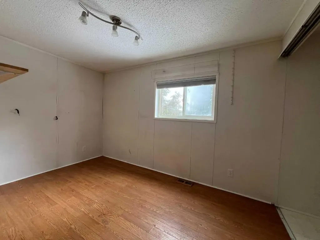 5010 49 Avenue Robb AB T7E 1X0