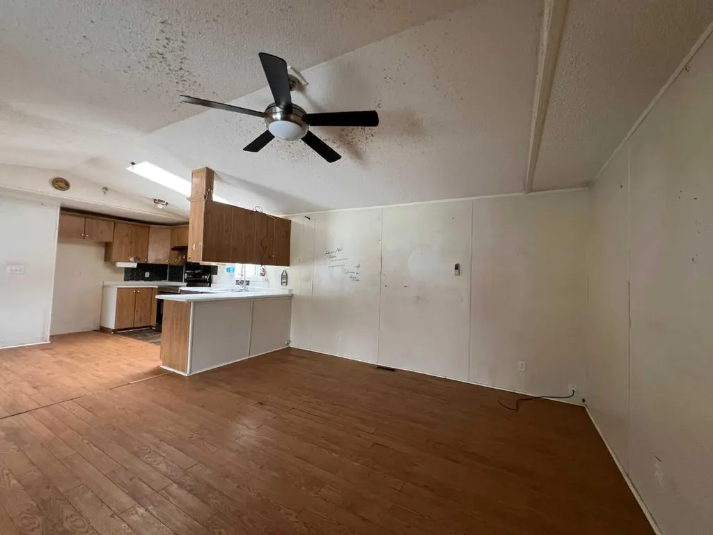 5010 49 Avenue Robb AB T7E 1X0