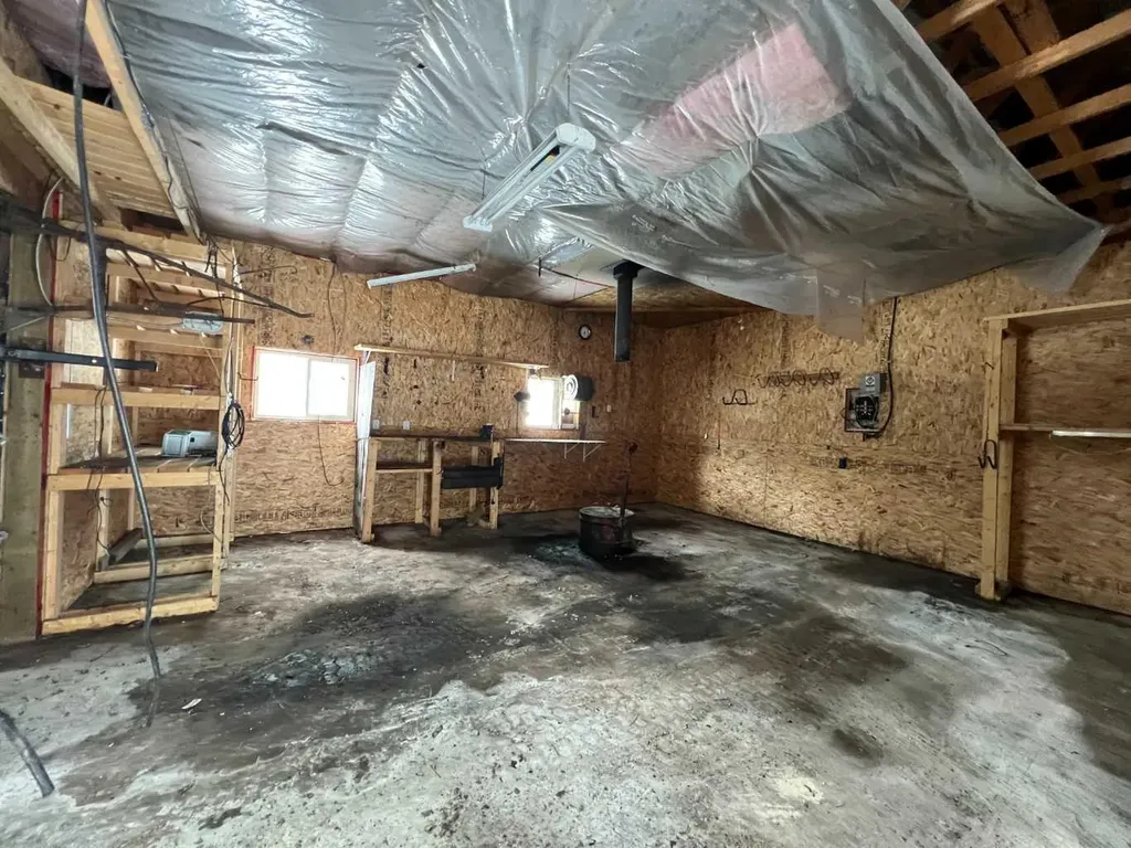 5010 49 Avenue Robb AB T7E 1X0
