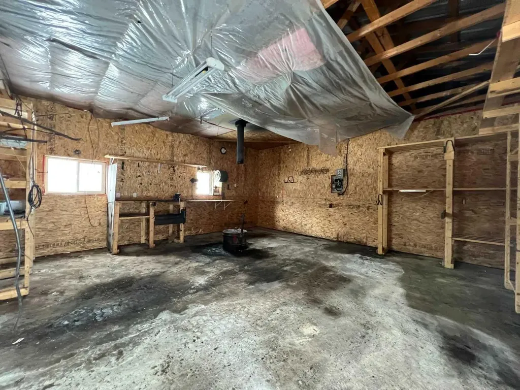 5010 49 Avenue Robb AB T7E 1X0
