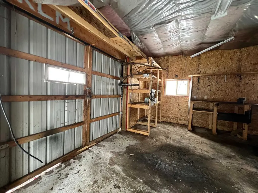 5010 49 Avenue Robb AB T7E 1X0
