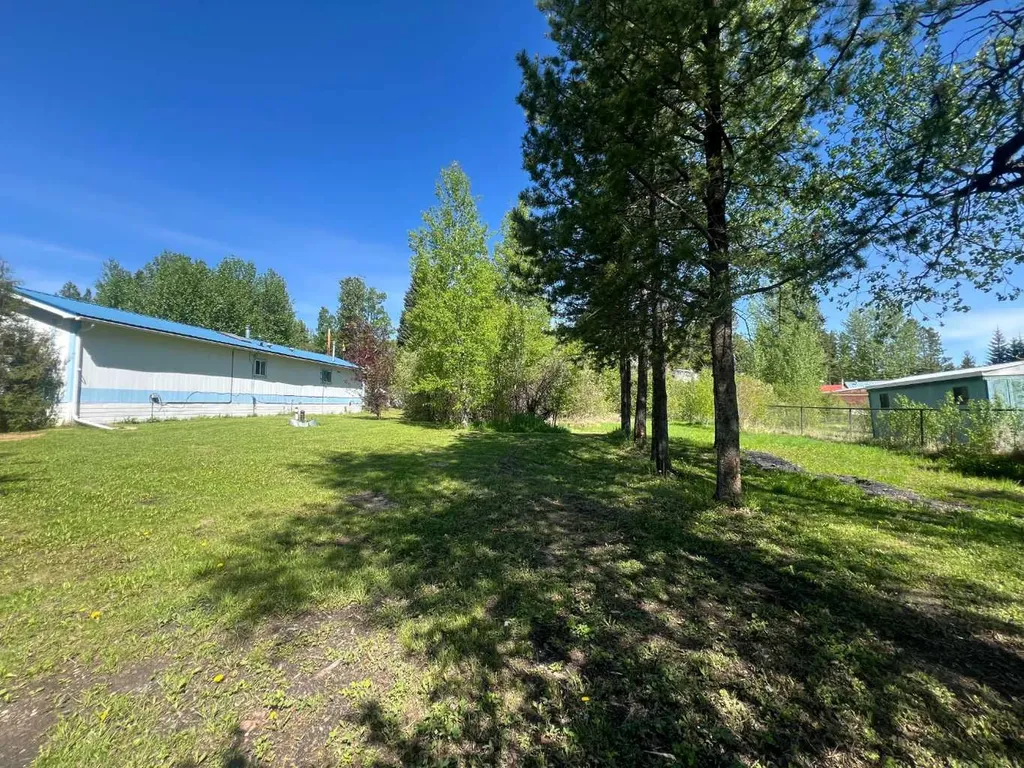 5010 49 Avenue Robb AB T7E 1X0