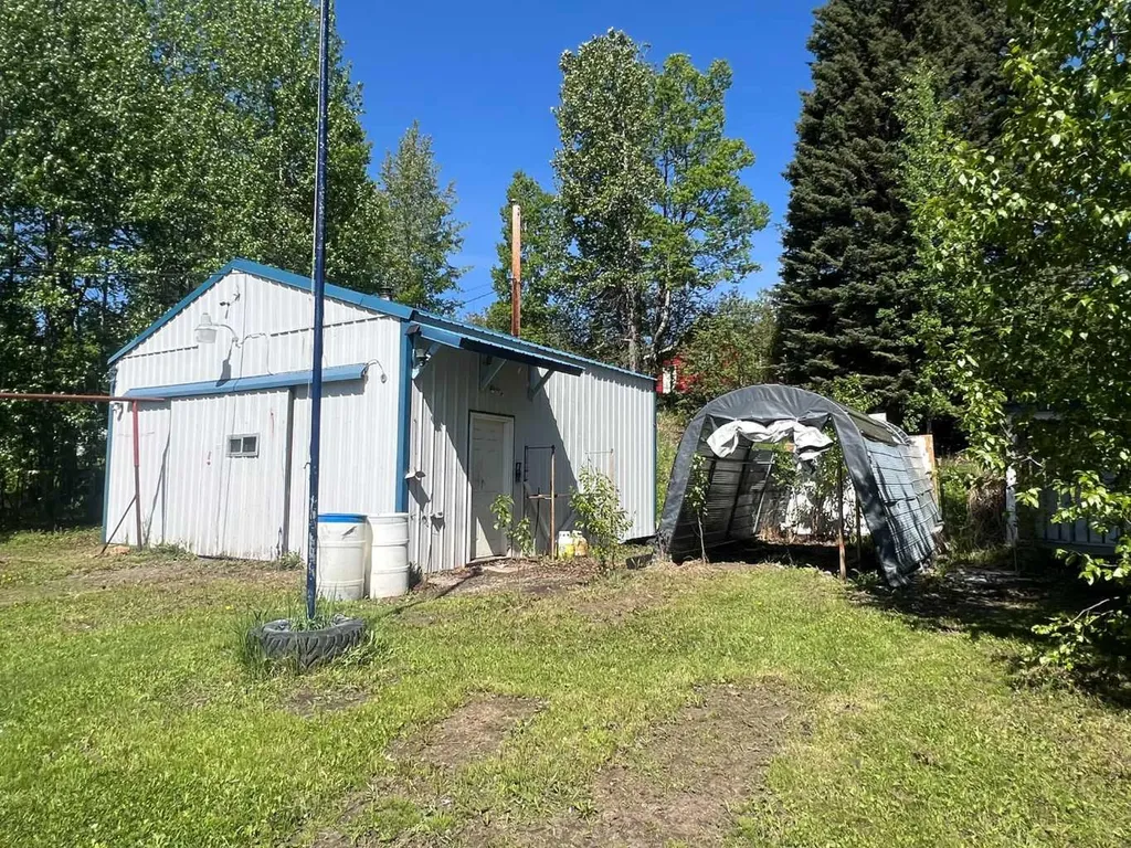 5010 49 Avenue Robb AB T7E 1X0