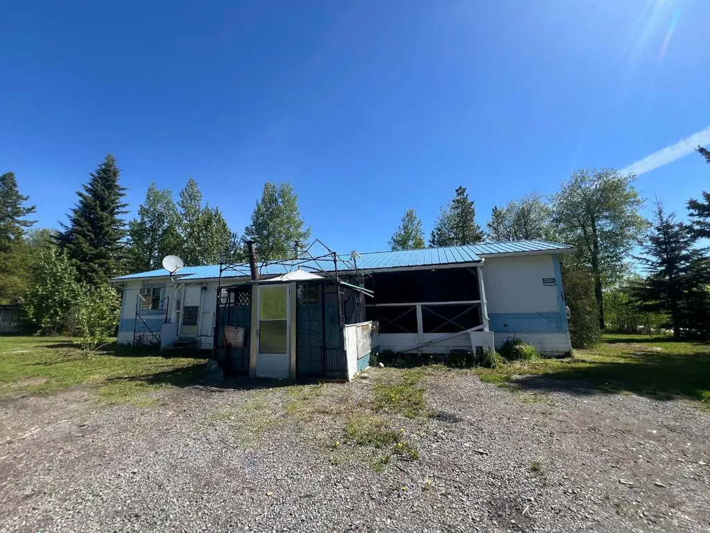 5010 49 Avenue Robb AB T7E 1X0