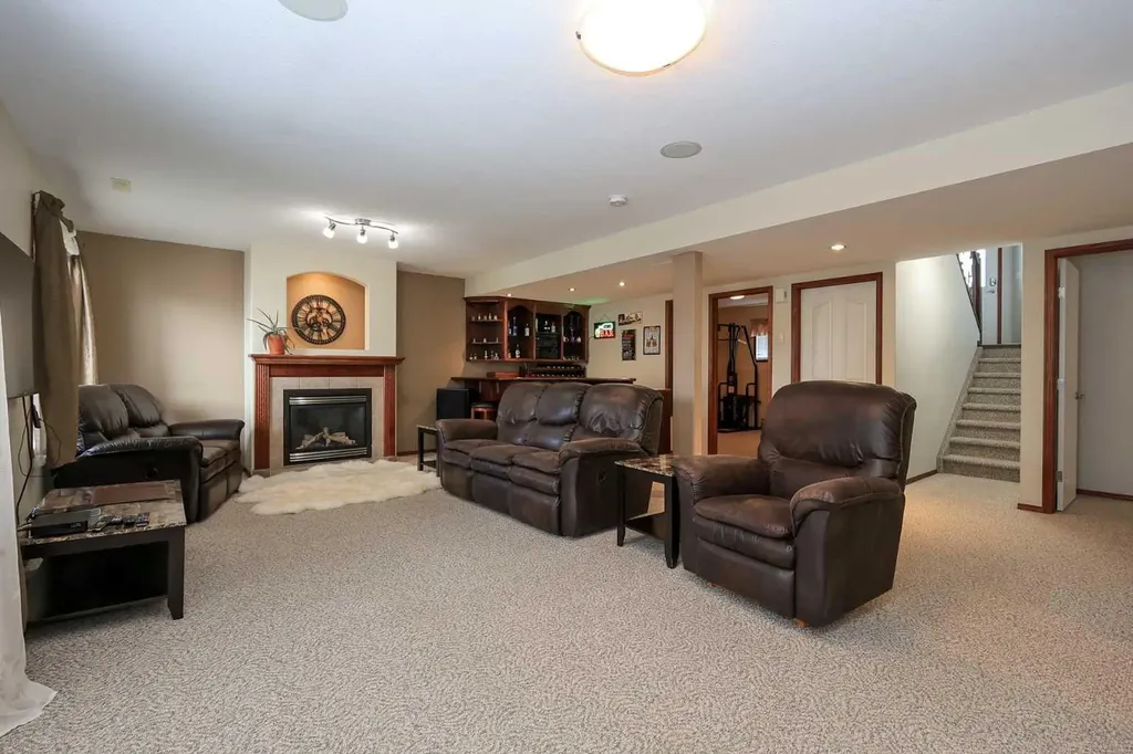 50 Donald Close Red Deer AB T4P 3E7