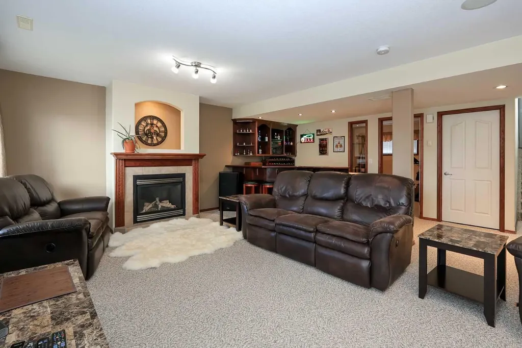 50 Donald Close Red Deer AB T4P 3E7