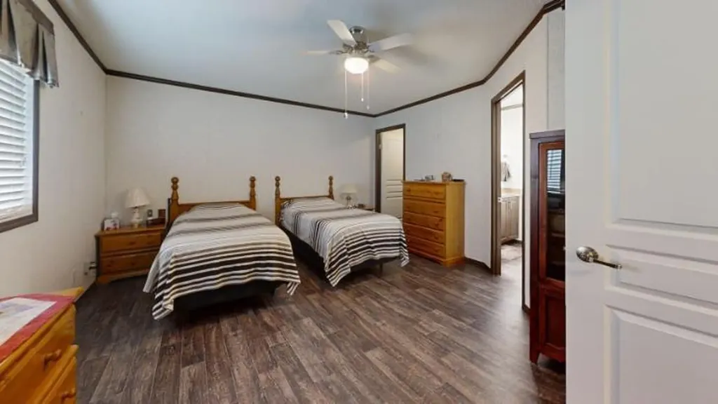 5853 4 Street W Claresholm AB T0L 0T0