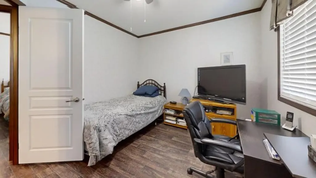 5853 4 Street W Claresholm AB T0L 0T0