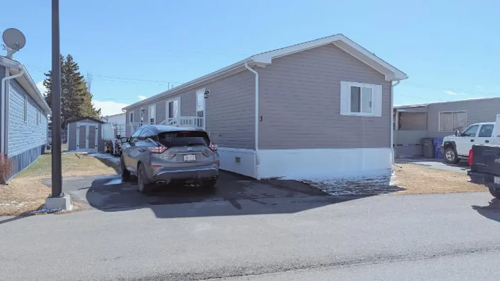 5853 4 Street W Claresholm AB T0L 0T0