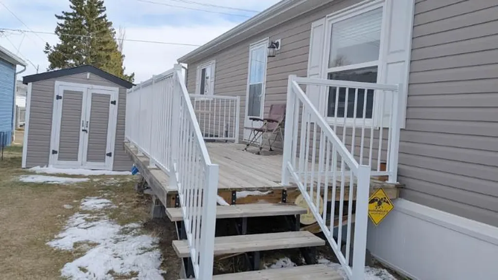 5853 4 Street W Claresholm AB T0L 0T0
