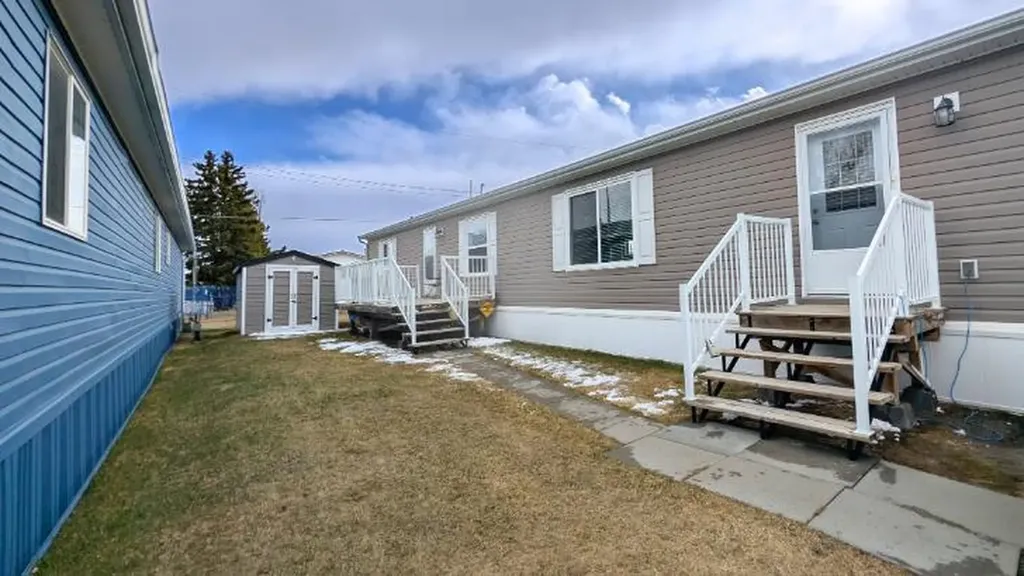 5853 4 Street W Claresholm AB T0L 0T0