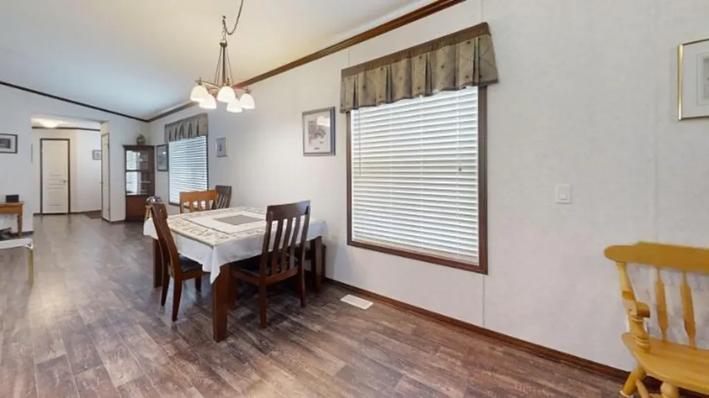 5853 4 Street W Claresholm AB T0L 0T0