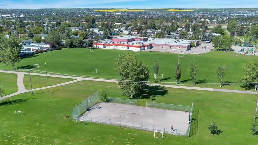 7 Springs Crescent SE Airdrie AB T4A 2C2