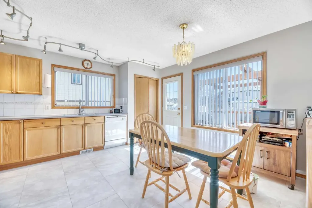 7 Springs Crescent SE Airdrie AB T4A 2C2