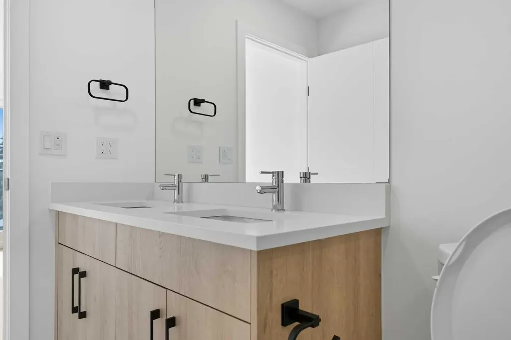 1224 20 Avenue NW Calgary AB T2N 2K4