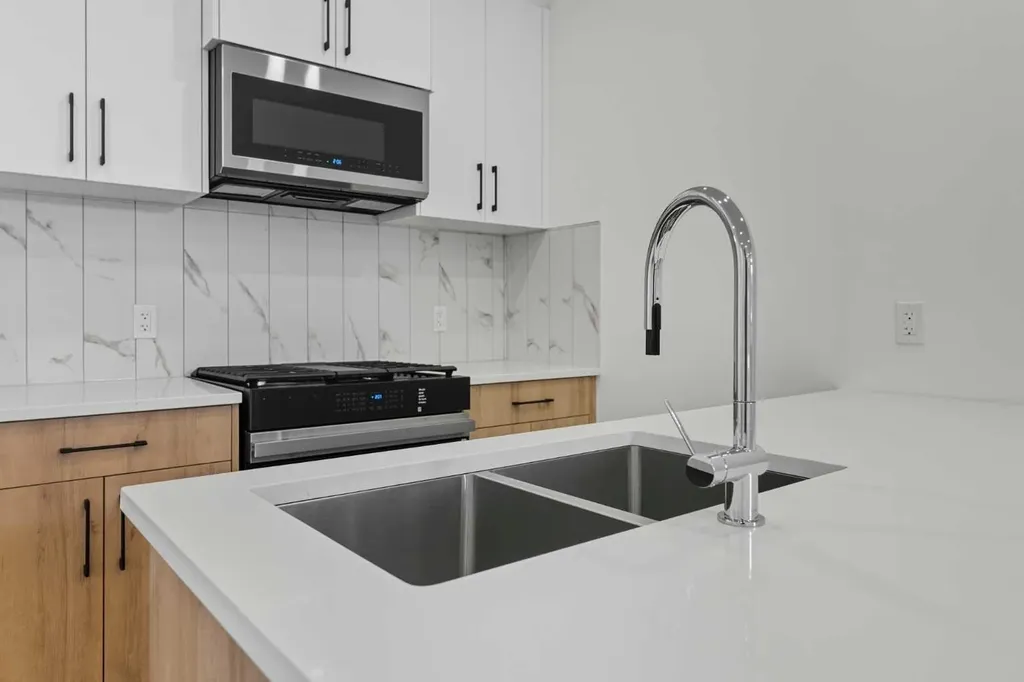 1224 20 Avenue NW Calgary AB T2N 2K4