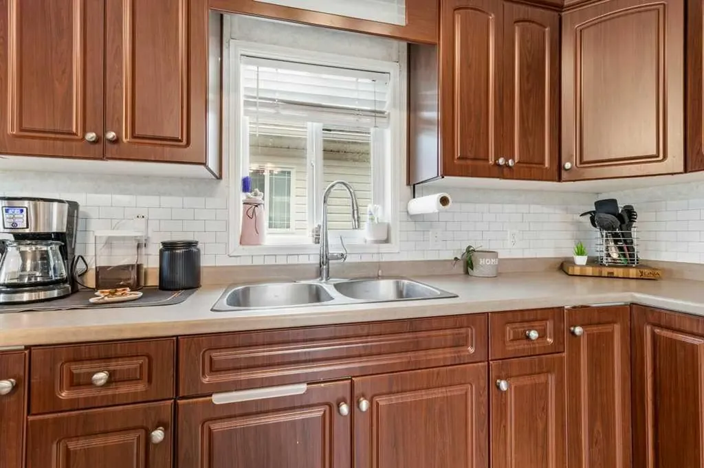 6 Baywood Place Sylvan Lake AB T4S0A7