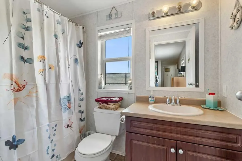 6 Baywood Place Sylvan Lake AB T4S0A7