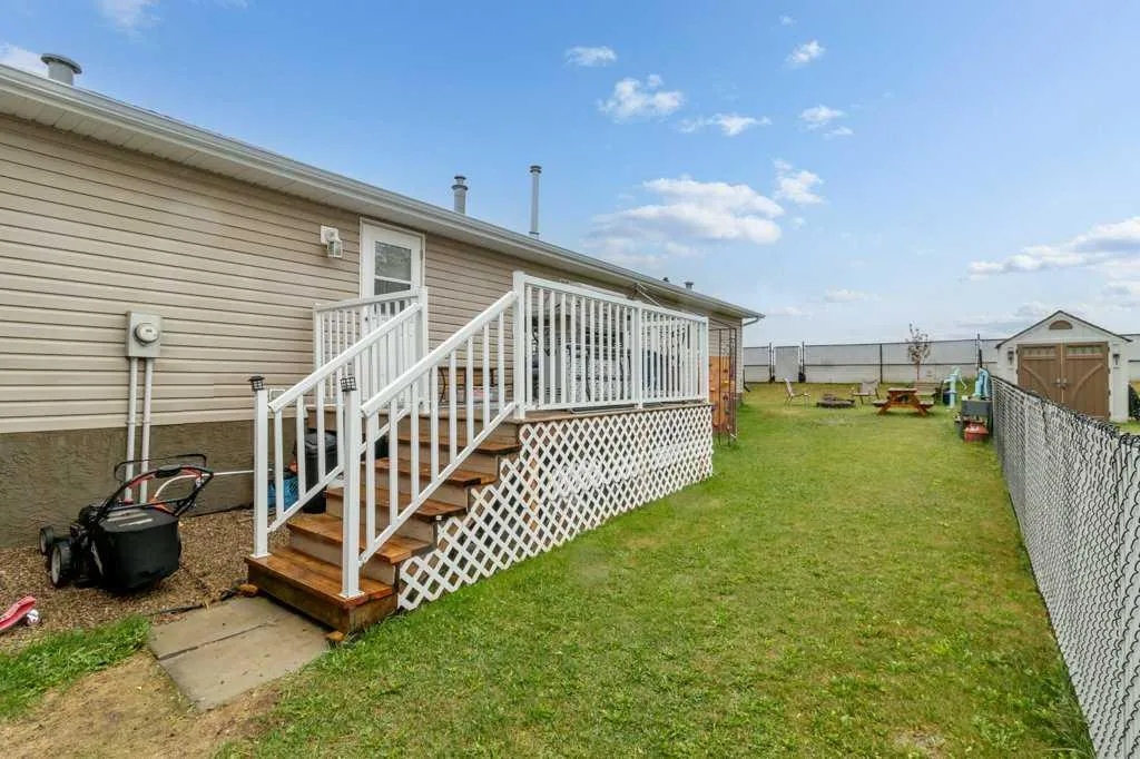 6 Baywood Place Sylvan Lake AB T4S0A7