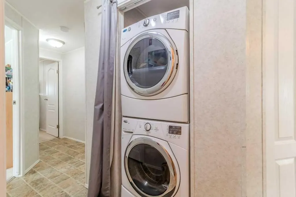 6 Baywood Place Sylvan Lake AB T4S0A7