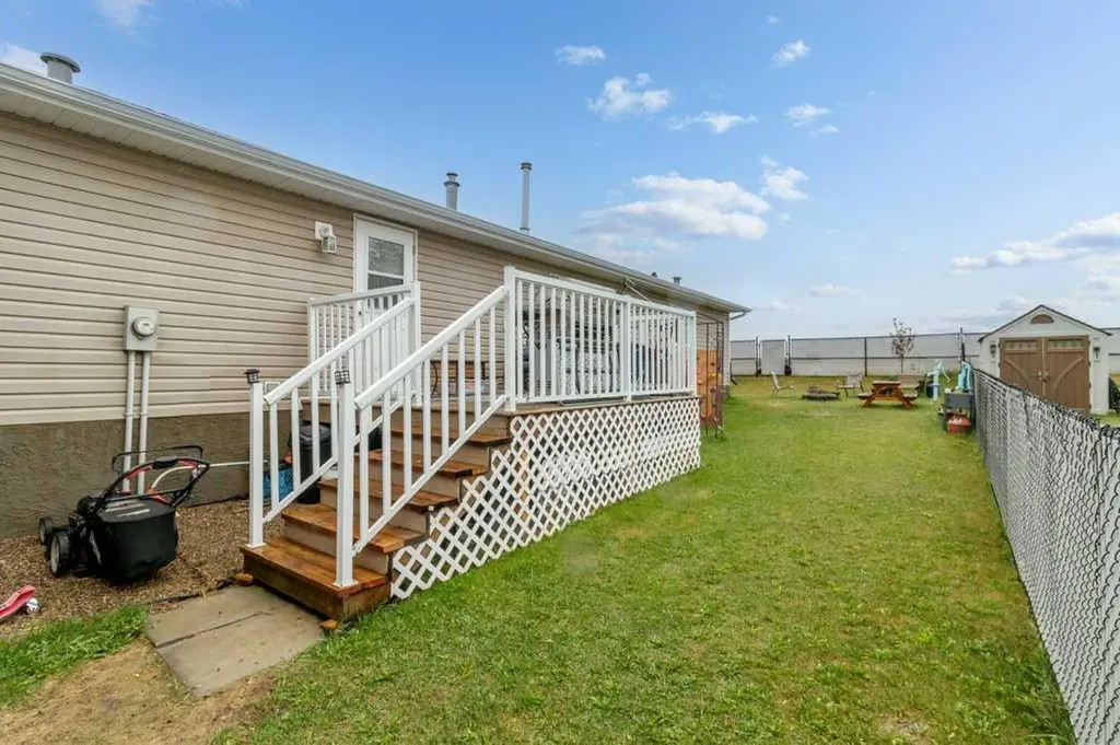 6 Baywood Place Sylvan Lake AB T4S0A7