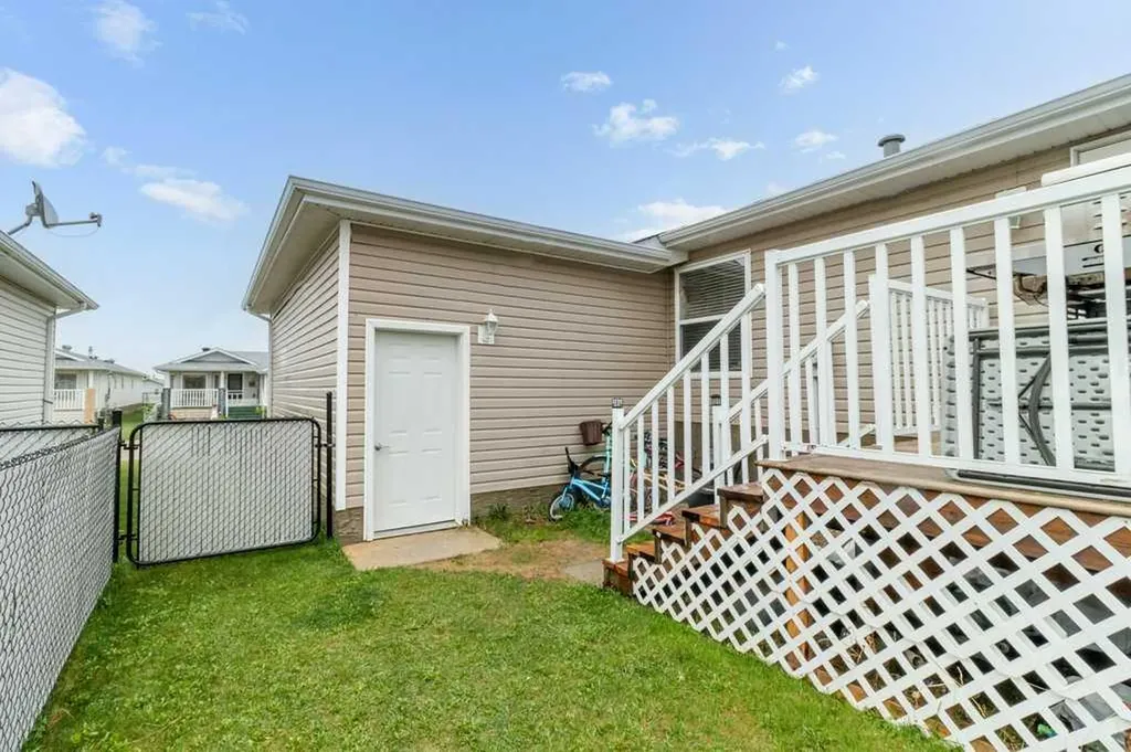 6 Baywood Place Sylvan Lake AB T4S0A7