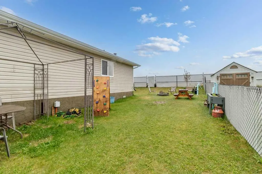 6 Baywood Place Sylvan Lake AB T4S0A7